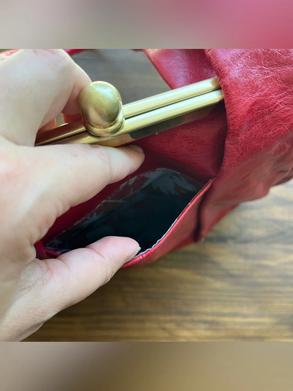 Hobo International Purse Red Leather Bag Gold Clasp Pockets Retro‎ Look Medium